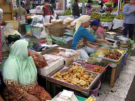 Indonesie route à Java paysages marché village