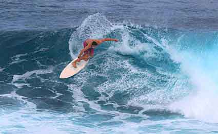 surf a Uluwatu Bali
