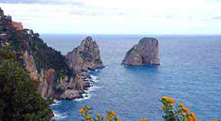 jardin d'Auguste vue sur les faraglioni  Capri