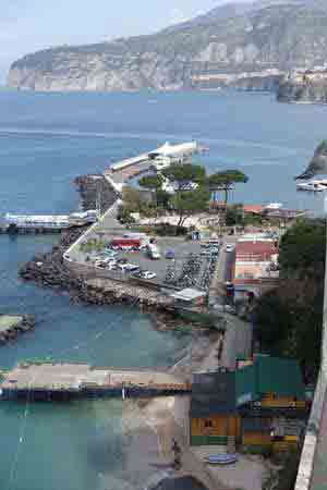 vue du port de Sorrente par l'ascenseur