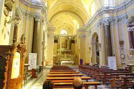 intérieur baroque de l'église San Francesco
