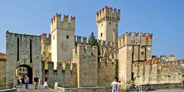 Sirmione forteresse Scaligera Lac de Garde