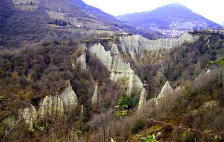 cheminées de fées a Cislano Zone lac d ISEO Italie du nord