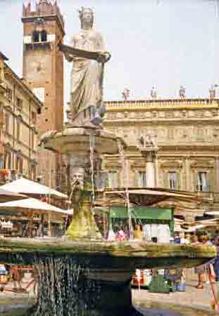 place del erbe etla fontaine de la madone 