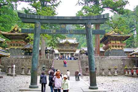 porte en granit Karadou tori Nikko Japon