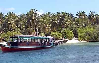le ponton Embudu Maldives.