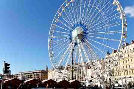 Marseille Le vieux port la grande roue