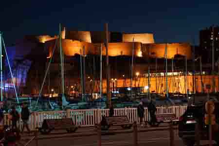 Marseille le fort saint Jean la nuit