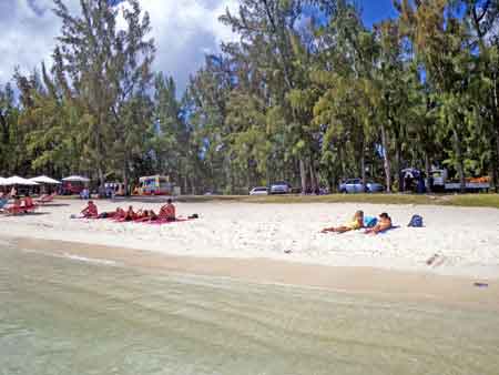 plage de Mont Choisy  l'ile Maurice