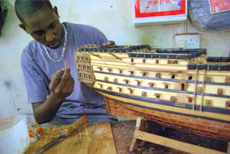 fabrique de maquette de bateaux  : le port à l'ile Maurice