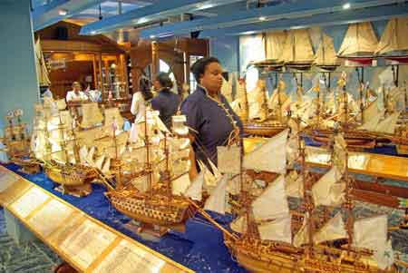 fabrique de maquette de bateaux  : le port  l'ile Maurice