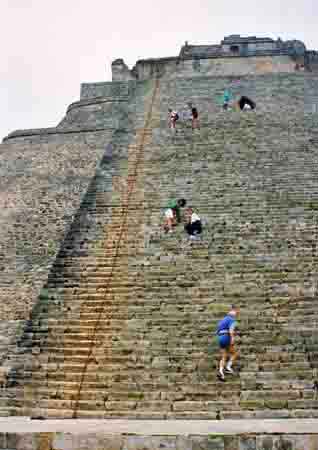 pyramide de Uxmal Yucatan Mexique