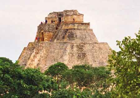 pyramide de Uxmal Yucatan Mexique