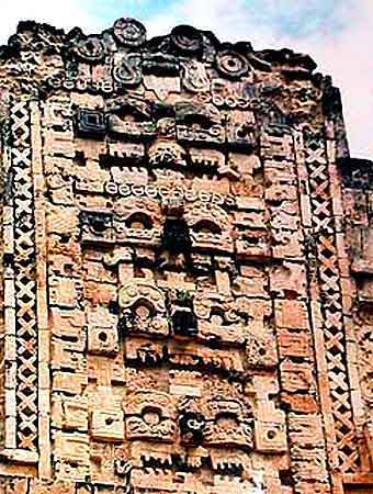 pyramide de Uxmal Yucatan Mexique