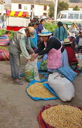 Pérou  le marché de Pisac  