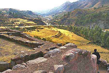 Pérou  forteresse Puka pukara vallée sacrée 