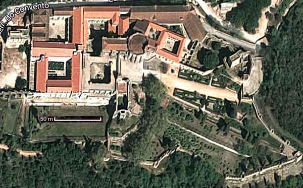vue aérienne du chateau des templiers de Tomar et du couvent du Christ