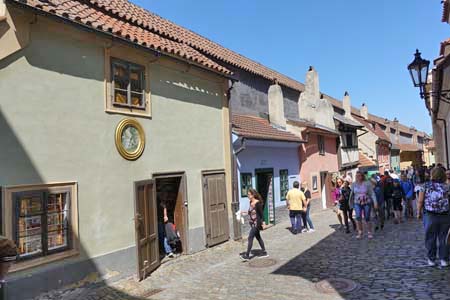 Prague, le chateau, la ruelle d or