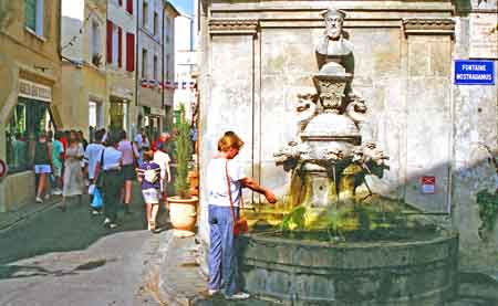 st remy de Provence - fontaine Nostradamus