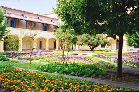Arles : le jardin de l'hôtel dieu