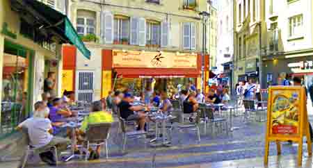 rue rouge avignon