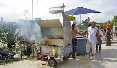 vendeur de poulets rotis