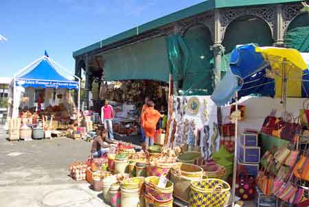 le marché couvert à St Pierre  la Réunion 