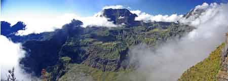 piton mado vues sur mafate Île de la Réunion 