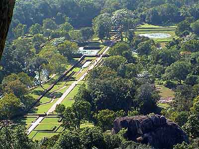 Sigiriya  Sri lanka  jardins rocher du roi lion 