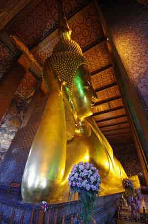 Wat Po : le bouddha couché  Thaïlande  Bangkok 