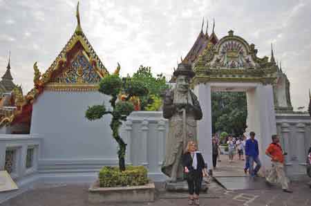 Thaïlande - Bangkok  Wat Suthat temple de la balançoire géante