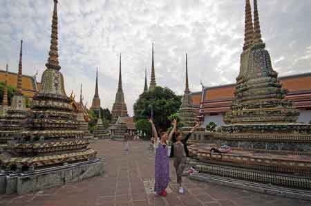 Thaïlande - Bangkok  Wat Suthat temple de la balançoire géante