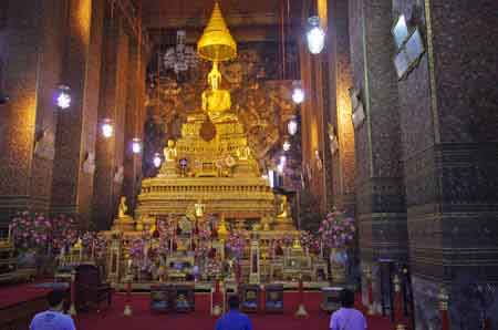 Thaïlande - Bangkok  Wat Suthat temple de la balançoire géante