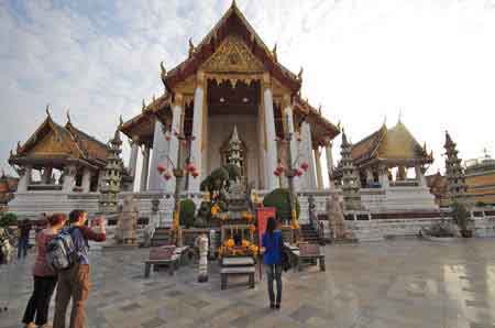 Thaïlande - Bangkok  Wat Suthat temple de la balançoire géante