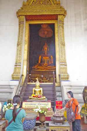 Thaïlande - Bangkok  Wat Suthat temple de la balançoire géante