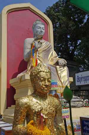 le plus haut Chedi du monde bouddhique Thaïlande 