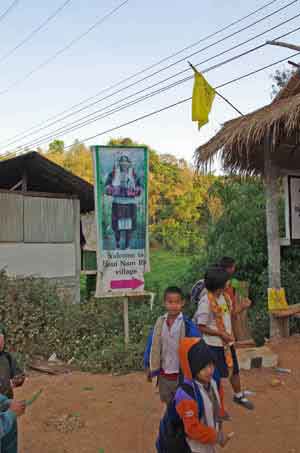 Thaïlande  Chiang Raï  Village de la minorité Akha
