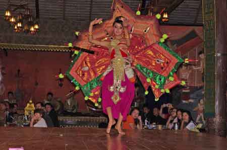 Tha&iuml;lande - Chiang Ma&iuml; diner spectacle danses