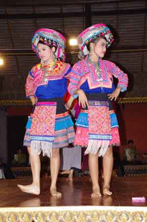 Tha&iuml;lande - Chiang Ma&iuml; diner spectacle danses