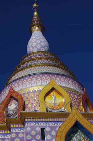 Tha&iuml;lande Thaton Chedi Kaew temple