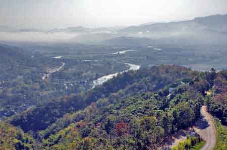 Tha&iuml;lande Thaton vue du Chedi Kaew temple