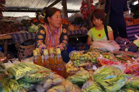 Tha&iuml;lande Thaton paysages march&eacute;