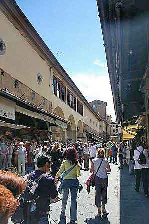 Florence  corridor de Vasari  Ponte vecchio Toscane Italie