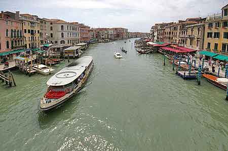 le grand canal vaporetto  Venise, Italie 
